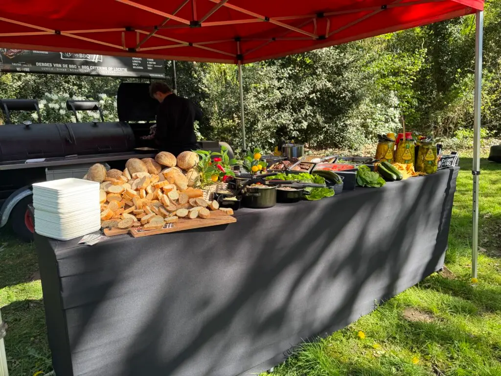 BBQ Smoker Trailer Catering van DeBaes van de BBQ