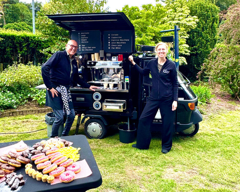 BBQ Smoker Trailer Catering van DeBaes van de BBQ